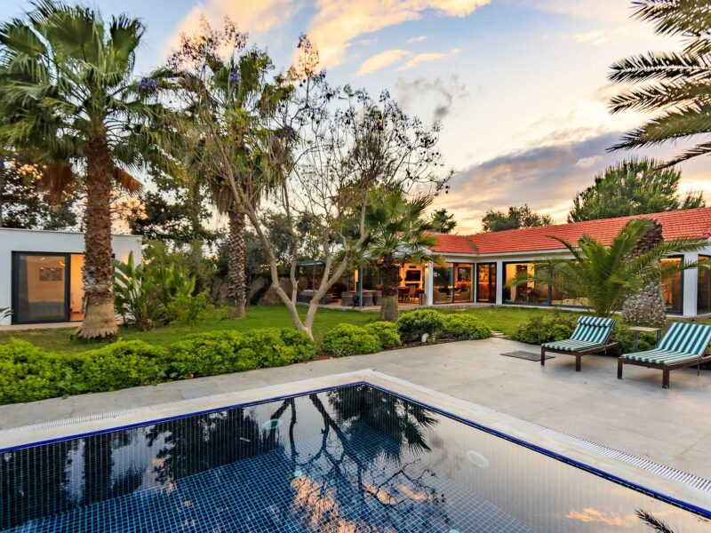 28-Villa-with-guest-house-for-sale-2335