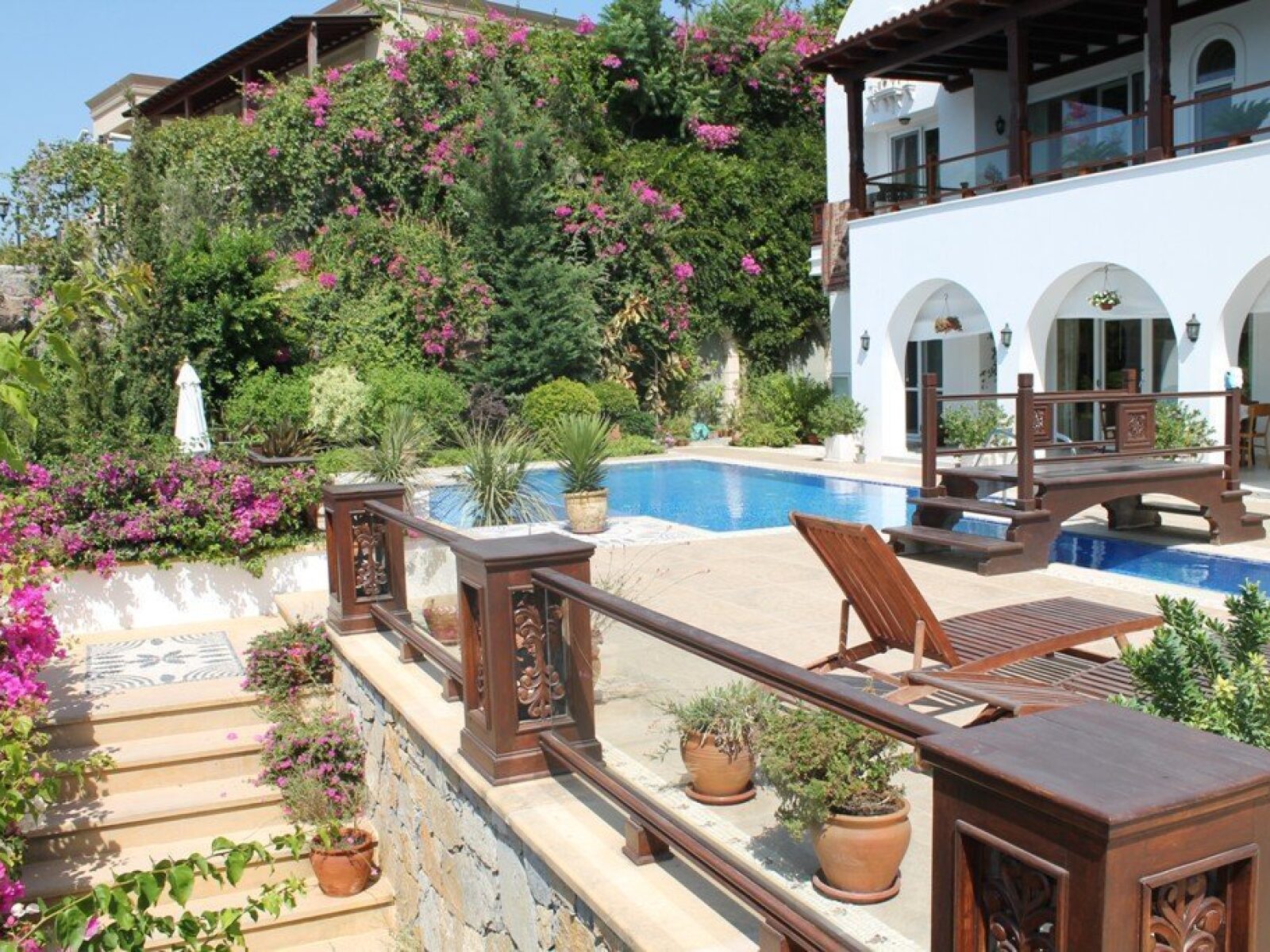1048-03-Luxury-sea-front-villa-for-sale-Gundogan