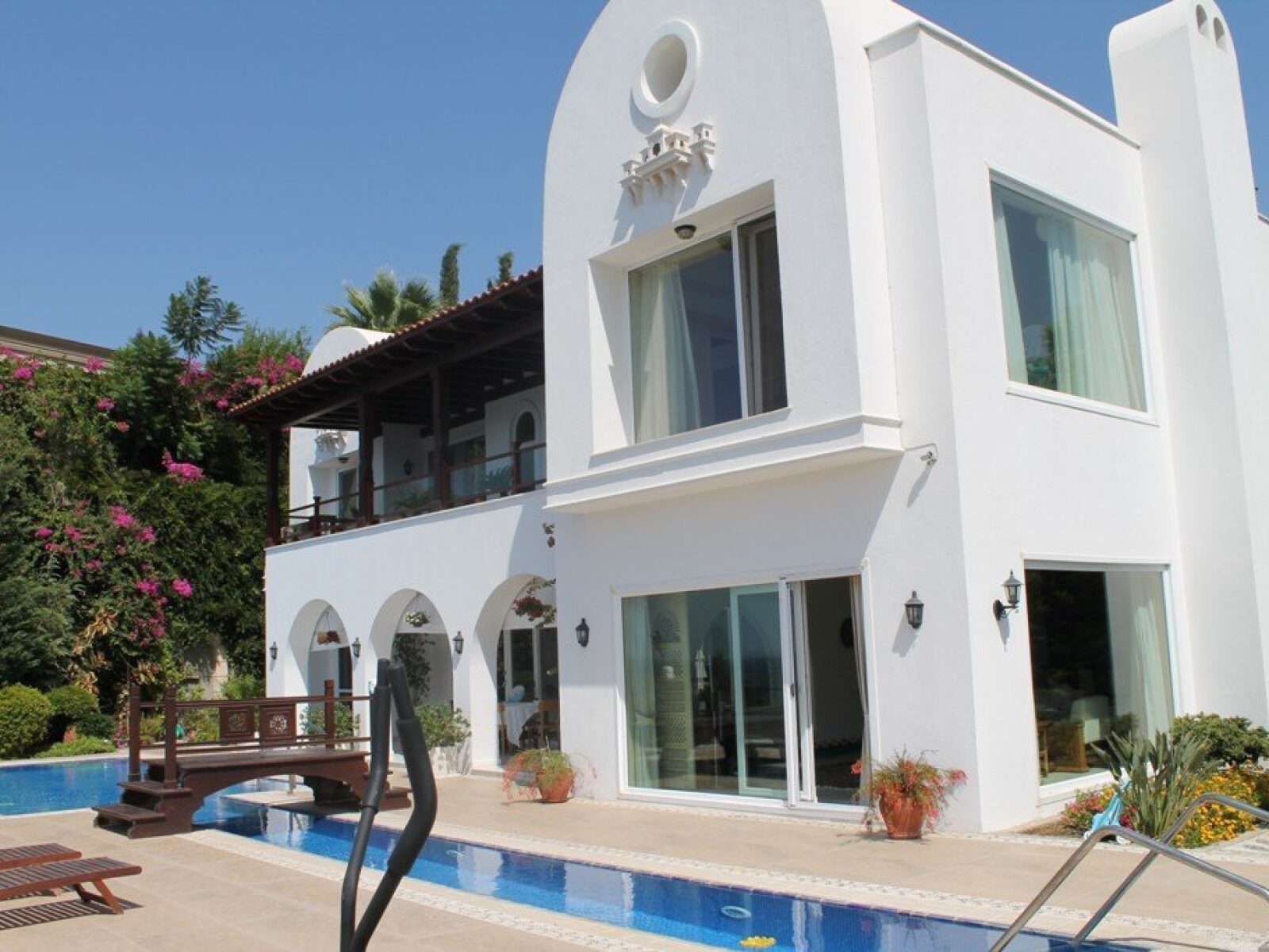 1048-04-Luxury-sea-front-villa-for-sale-Gundogan